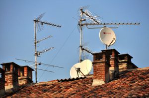 Pose d'antennes hertzienne